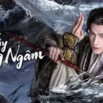 Poster phim Thủy Long Ngâm – nhân vật nam chính trong tạo hình cổ trang huyền ảo, cầm kiếm giữa sóng nước.