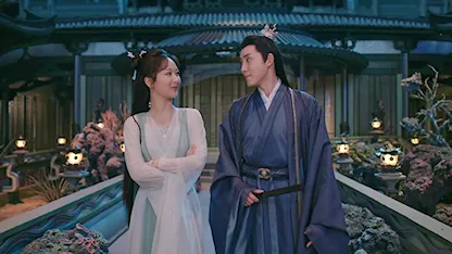 Cảnh phim Trầm Hương Như Tiết (Immortal Samsara) – hai nhân vật chính mỉm cười nhìn nhau trong khung cảnh tiên giới lãng mạn.