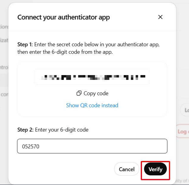 Mã khóa bí mật hiện ra thay thế mã QR với nút Copy code được khoanh đỏ